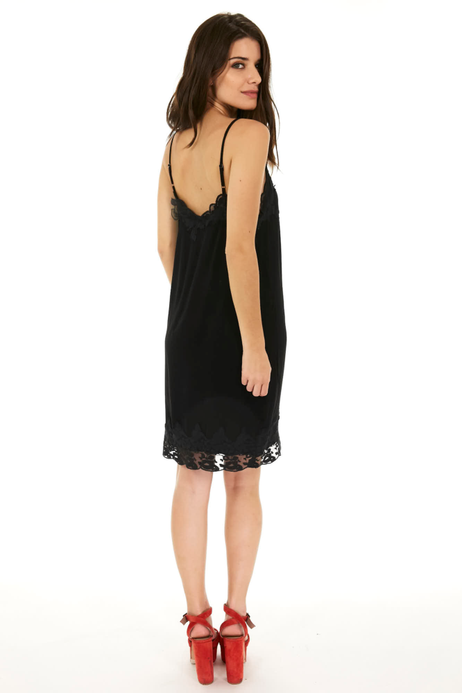 VESTIDO LENCERO
